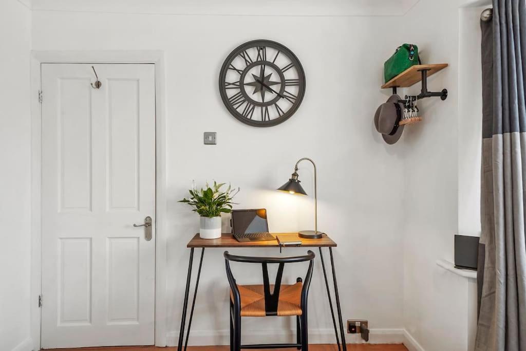 Stylish Maisonette Near The Heath With Free Parking & Wi-Fi Maidstone Exterior photo
